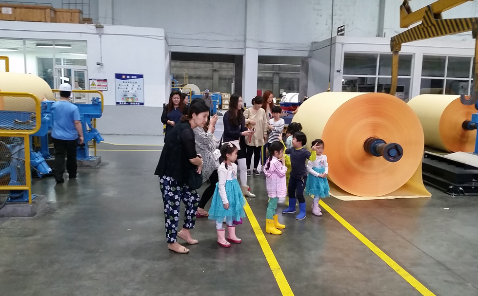 2016 Visit to factory by weekend school students